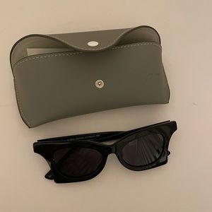 SOLD❗️❗️❗️ Black sunglasses. Le specs. New. No tag